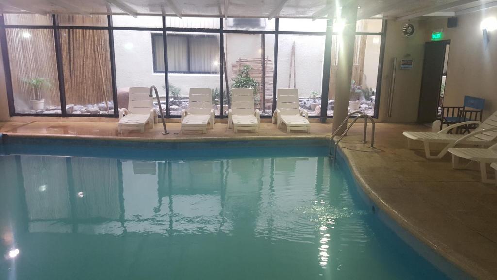 Howard Johnson By Wyndham San Pedro מראה חיצוני תמונה