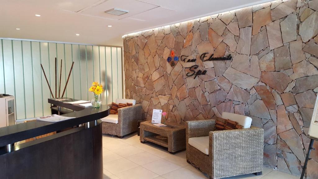 Howard Johnson By Wyndham San Pedro מראה חיצוני תמונה