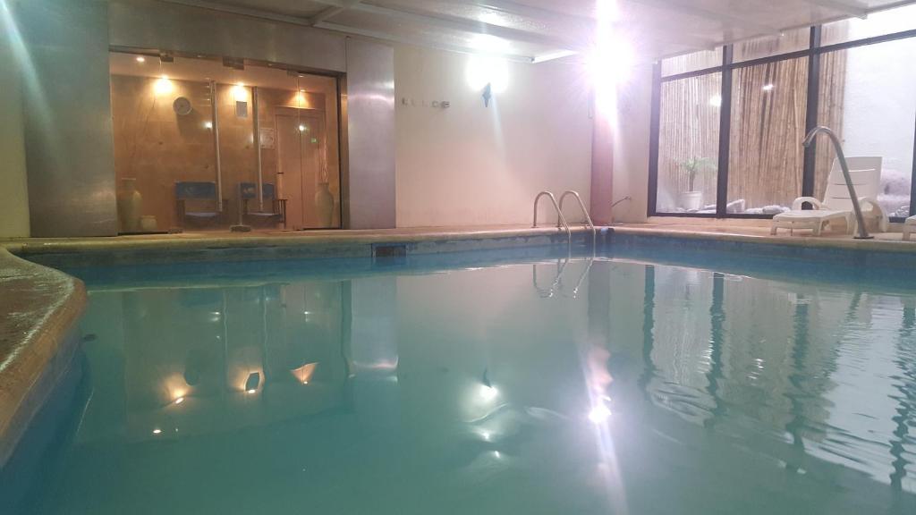 Howard Johnson By Wyndham San Pedro מראה חיצוני תמונה